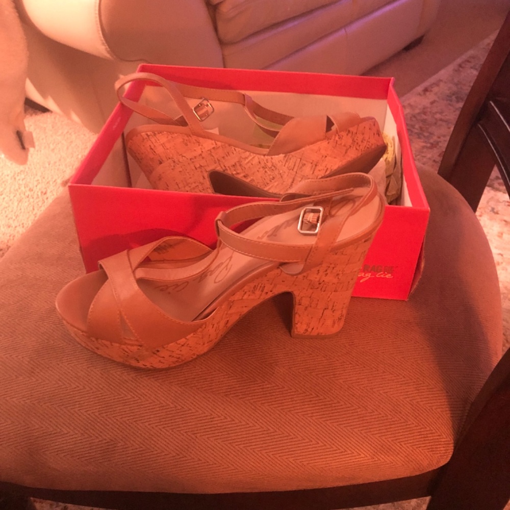 Shoe - Picture 3 of 3